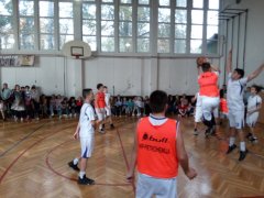IMG-cd93b863f5dc442eef57c76e8cd58f02-V.jpg